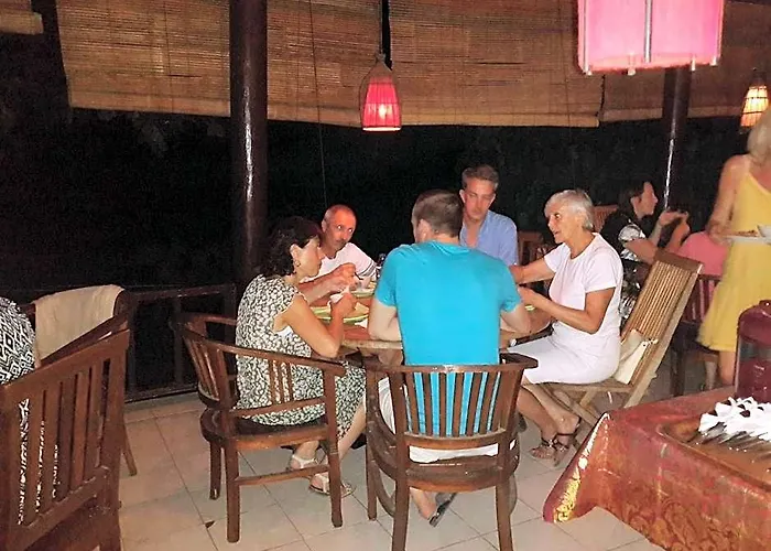 Beten Waru And Restaurant ホリデーパーク Ambat