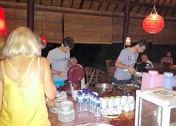 ホリデーパーク Beten Waru And Restaurant Ambat